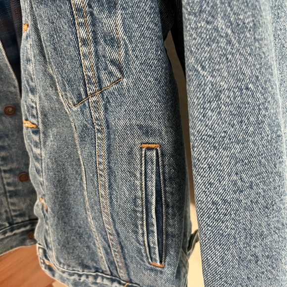 Levi's Classic Blue Denim Trucker Jacket / Medium - Picture 5 of 6